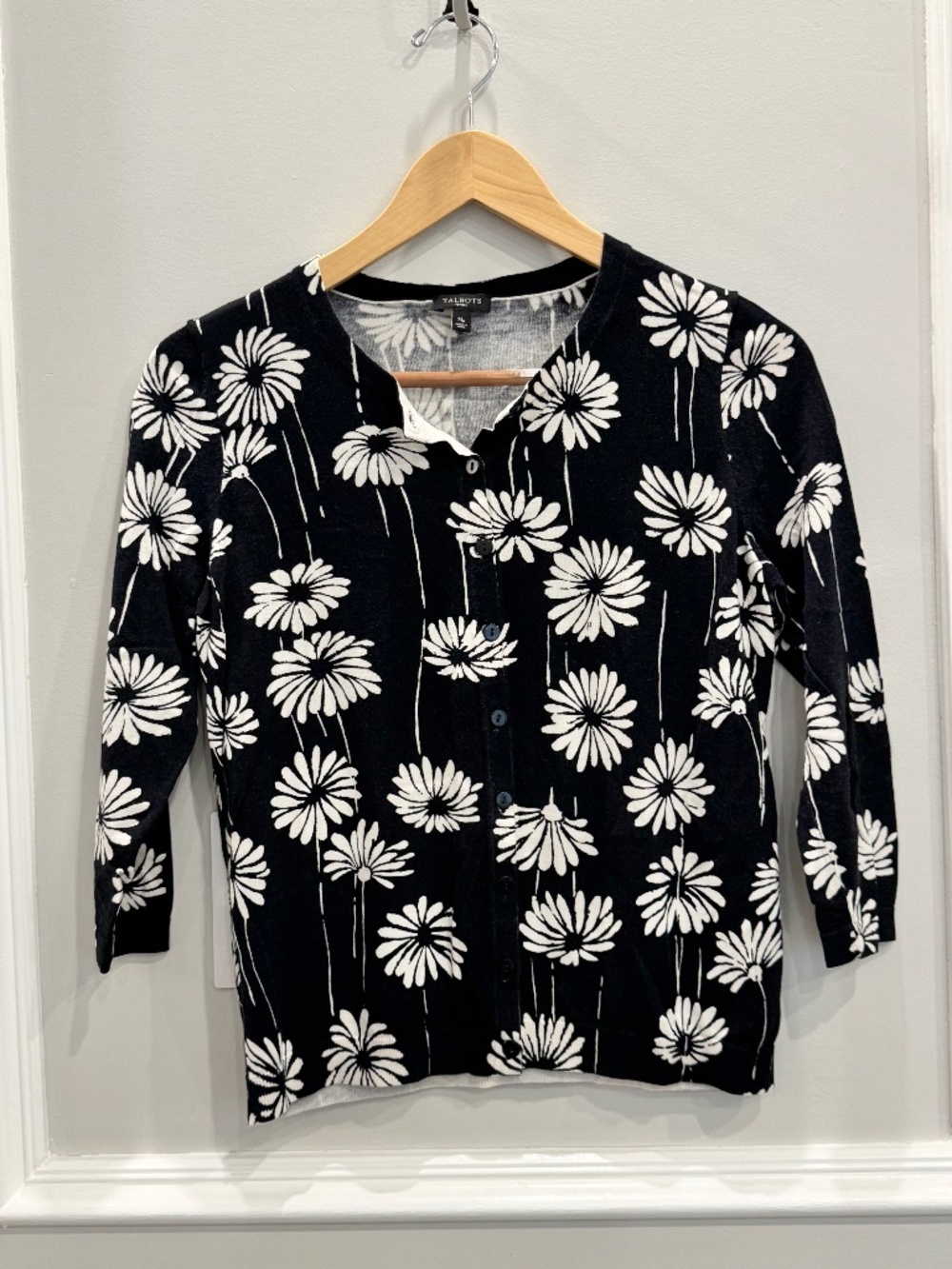 Talbots Black White Daisy Floral Knit Cardigan Sweater Petite Medium